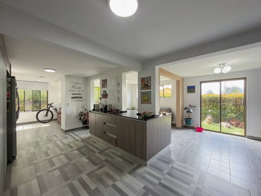 Casa de 3 alcobas en venta en Las Antillas, Envigado, 234 m² · foto 2 de 24