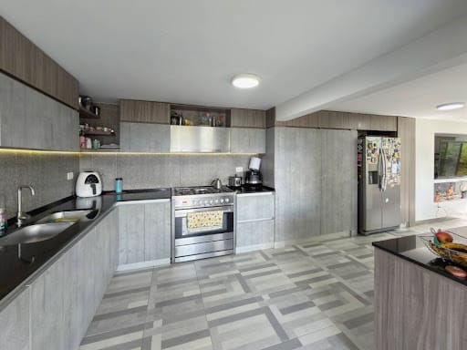 Casa de 3 alcobas en venta en Las Antillas, Envigado, 234 m² · foto 3 de 24