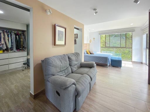 Casa de 3 alcobas en venta en Las Antillas, Envigado, 234 m² · foto 13 de 24