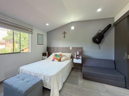 Casa de 3 alcobas en venta en Las Antillas, Envigado, 234 m² · foto 23 de 24
