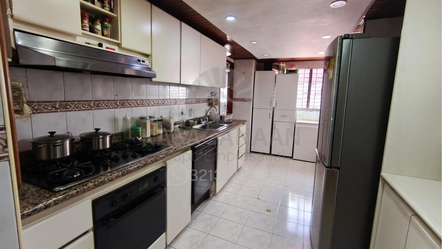 Apartamento de 5 alcobas en venta en Ciudad Salitre Oriental, Bogotá, 232 m² · foto 2 de 24