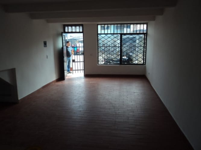 Casa de 6 alcobas en venta en Villa Del Lago, Cali, 248 m² · foto 10 de 14