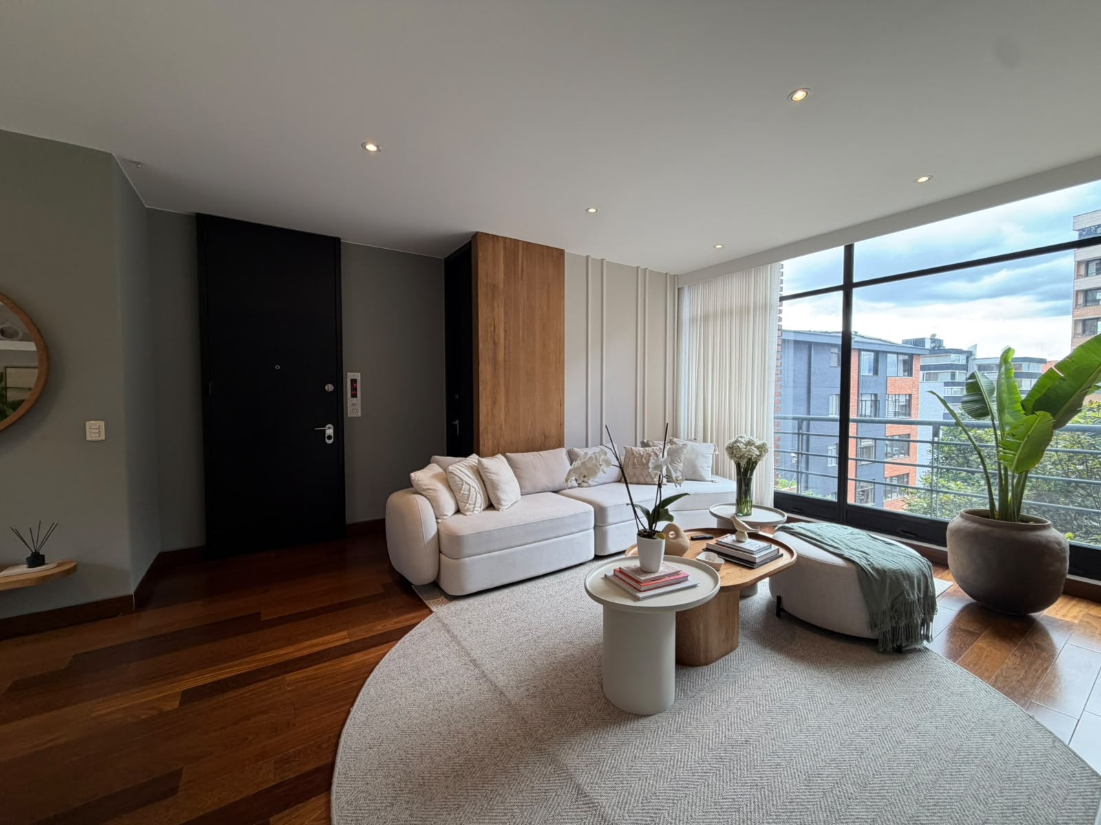 Apartamento en venta en El Refugio, Bogotá · foto 2 de 24