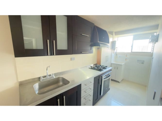 Apartamento de 3 alcobas en venta en Loma De Los Bernal, Medellín, 74 m² · foto 3 de 17