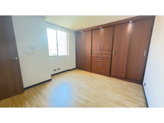 Apartamento de 3 alcobas en venta en Loma De Los Bernal, Medellín, 74 m² · foto 7 de 17