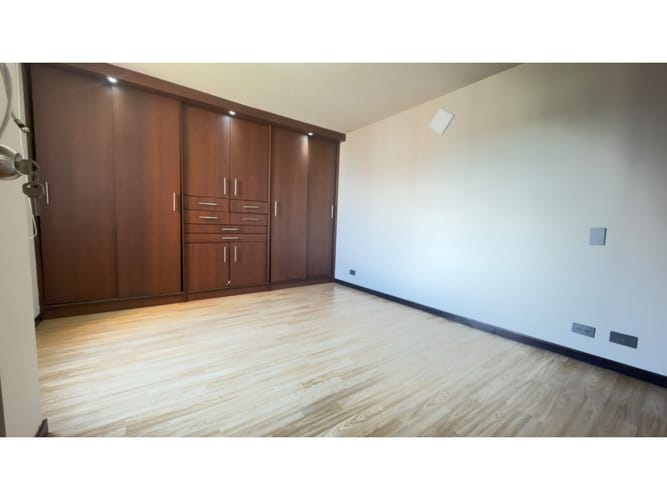 Apartamento de 3 alcobas en venta en Loma De Los Bernal, Medellín, 74 m² · foto 11 de 17