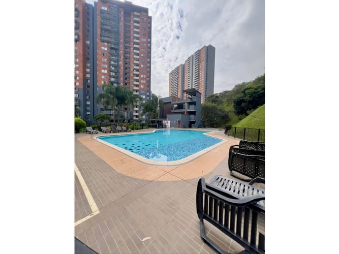 Apartamento de 3 alcobas en venta en Loma De Los Bernal, Medellín, 74 m² · foto 14 de 17