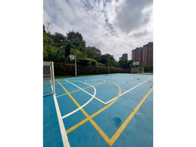 Apartamento de 3 alcobas en venta en Loma De Los Bernal, Medellín, 74 m² · foto 15 de 17