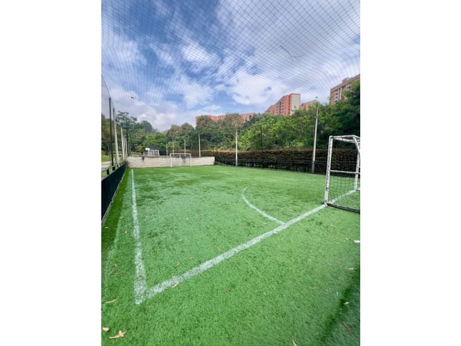 Apartamento de 3 alcobas en venta en Loma De Los Bernal, Medellín, 74 m² · foto 16 de 17