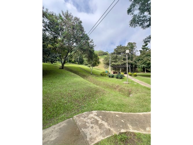 Apartamento de 3 alcobas en venta en Loma De Los Bernal, Medellín, 74 m² · foto 17 de 17
