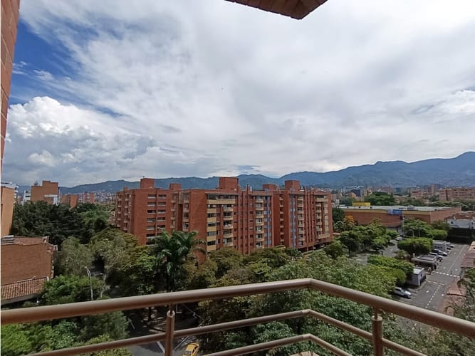 Apartamento de 3 alcobas en venta en Lorena, Medellín, 90 m² · foto 3 de 24
