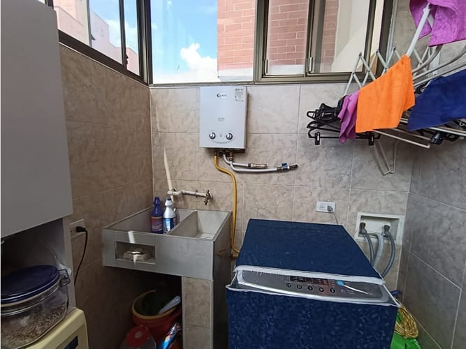 Apartamento de 3 alcobas en venta en Lorena, Medellín, 90 m² · foto 12 de 24