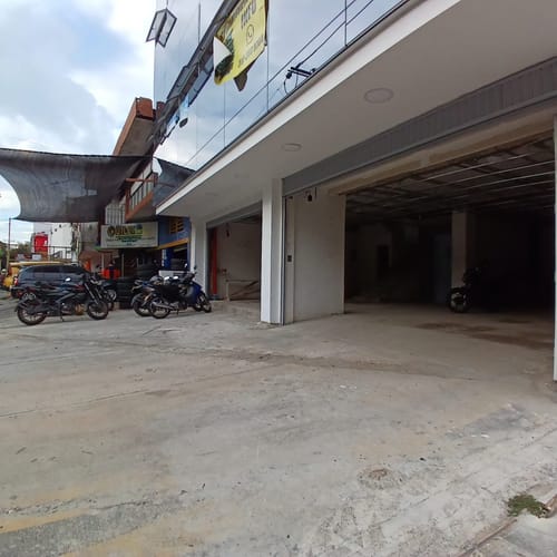 Edificio en arriendo en Tequendama, Cali, 1200 m² · foto 3 de 24