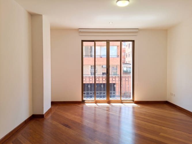 Apartamento de 3 alcobas en venta en Chico, Bogotá, 220 m² · foto 3 de 24