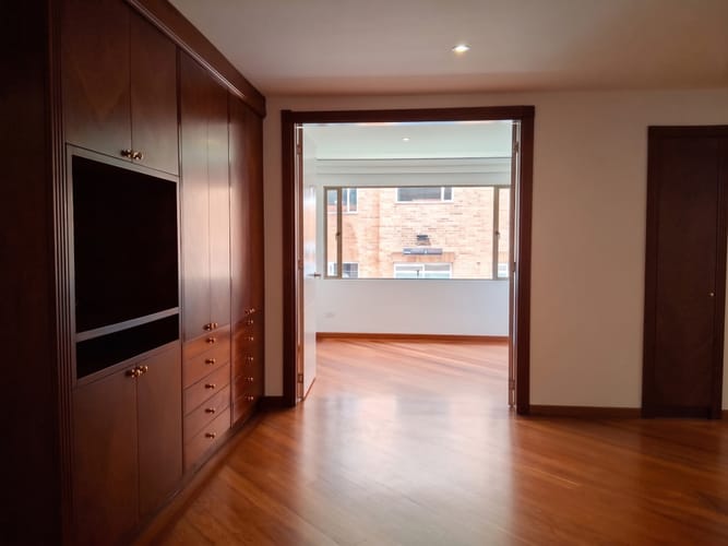Apartamento de 3 alcobas en venta en Chico, Bogotá, 220 m² · foto 4 de 24