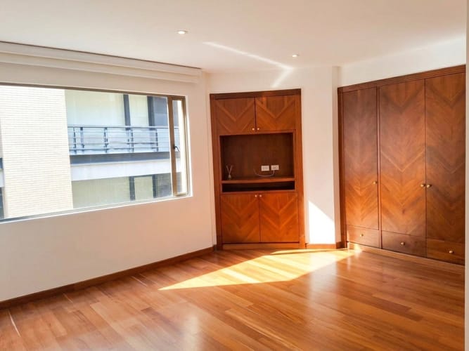 Apartamento de 3 alcobas en venta en Chico, Bogotá, 220 m² · foto 10 de 24