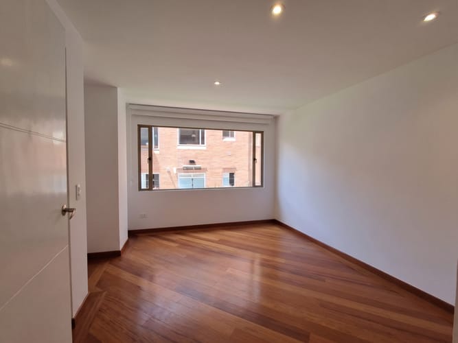 Apartamento de 3 alcobas en venta en Chico, Bogotá, 220 m² · foto 11 de 24