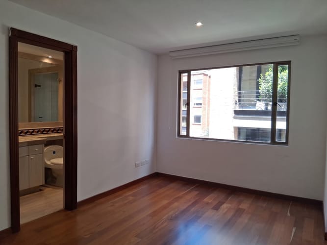 Apartamento de 3 alcobas en venta en Chico, Bogotá, 220 m² · foto 12 de 24