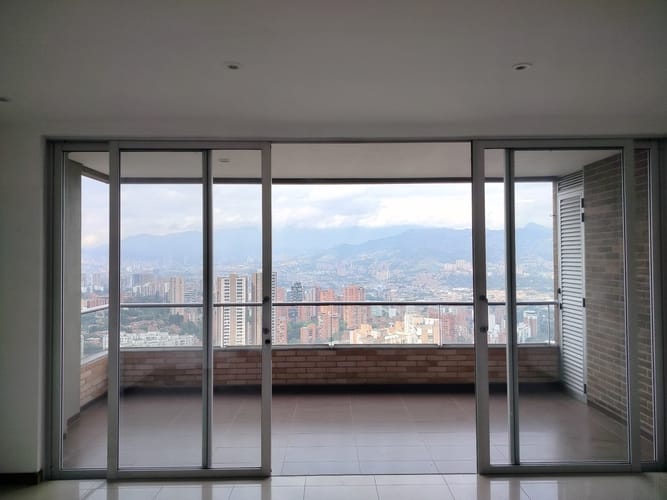 Apartamento de 3 alcobas en arriendo en El Tesoro, Medellín, 135 m² · foto 4 de 24