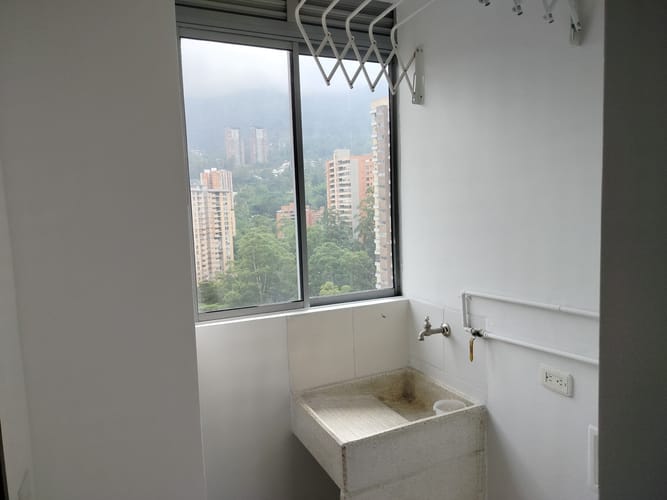 Apartamento de 3 alcobas en arriendo en El Tesoro, Medellín, 135 m² · foto 8 de 24