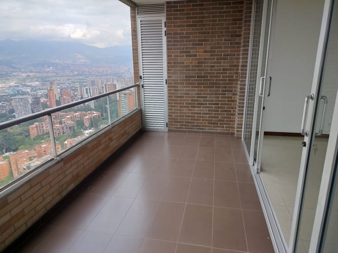 Apartamento de 3 alcobas en arriendo en El Tesoro, Medellín, 135 m² · foto 10 de 24