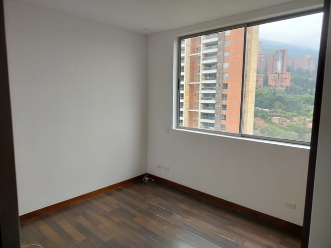 Apartamento de 3 alcobas en arriendo en El Tesoro, Medellín, 135 m² · foto 20 de 24