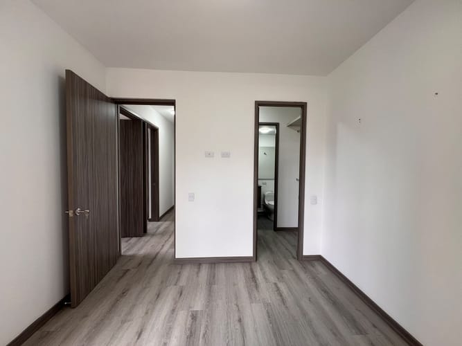 Apartamento de 3 alcobas en arriendo en El Poblado, Medellín, 76 m² · foto 5 de 13