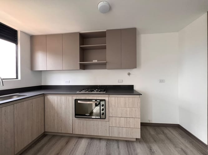 Apartamento de 3 alcobas en arriendo en El Poblado, Medellín, 76 m² · foto 3 de 13