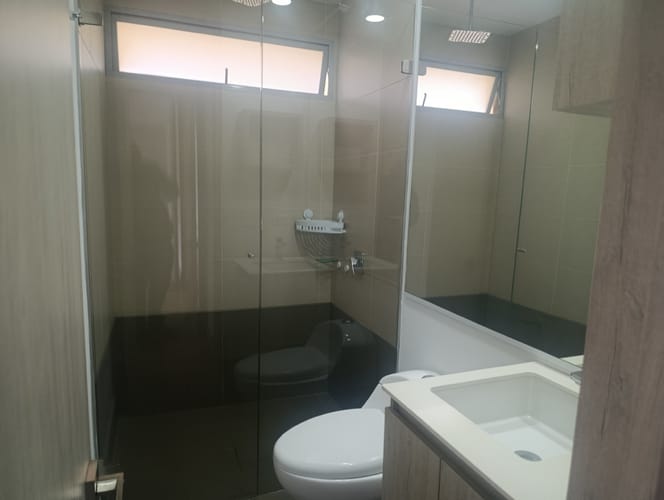 Apartamento de 3 alcobas en arriendo en Castropol, Medellín, 135 m² · foto 21 de 23