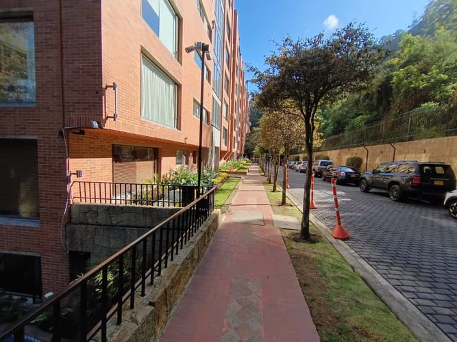 Apartamento de 3 alcobas en venta en Los Rosales, Bogotá, 175 m² · foto 2 de 20