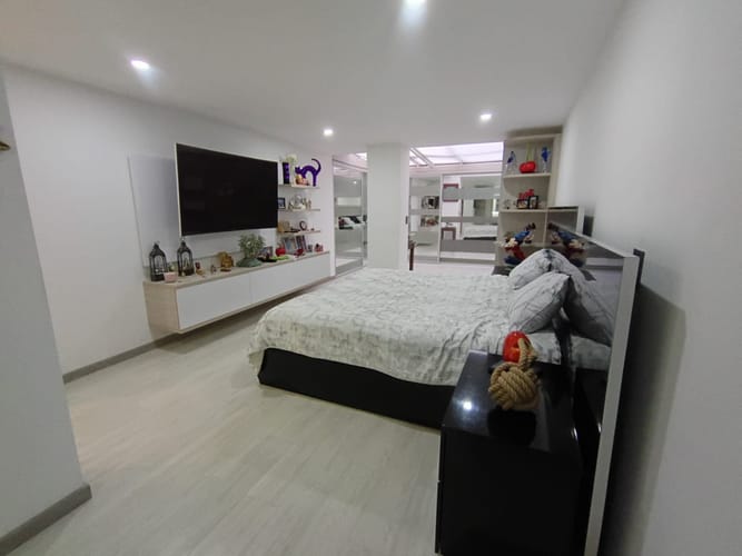 Apartamento de 3 alcobas en venta en Los Rosales, Bogotá, 175 m² · foto 10 de 20