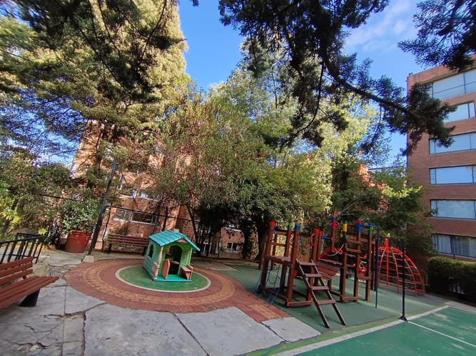 Apartamento de 3 alcobas en venta en Los Rosales, Bogotá, 175 m² · foto 16 de 20