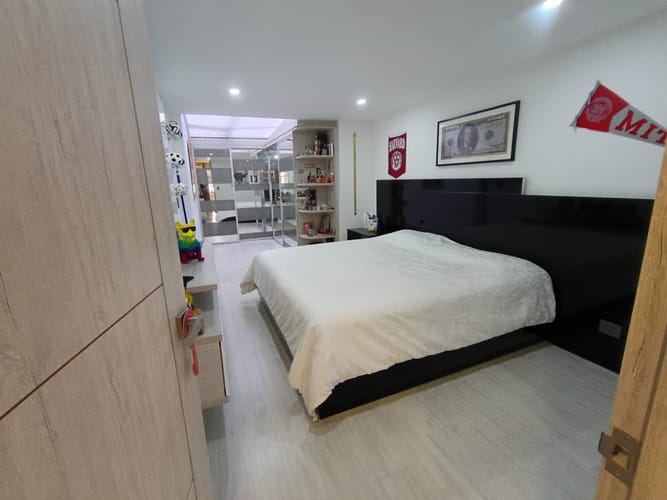 Apartamento de 3 alcobas en venta en Los Rosales, Bogotá, 175 m² · foto 18 de 20