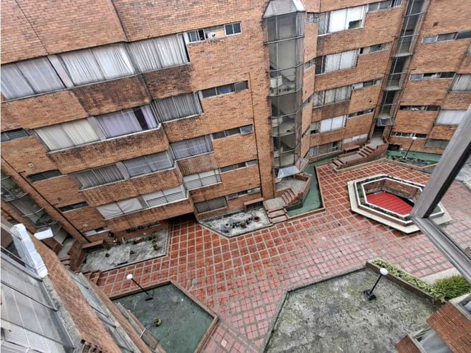 Apartamento en venta en Santa Maria Del Lago, Bogotá · foto 2 de 24