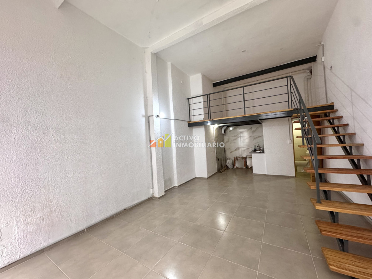 Alquiler local comercial a pie de calle - Ciudad Vieja · Foto 4