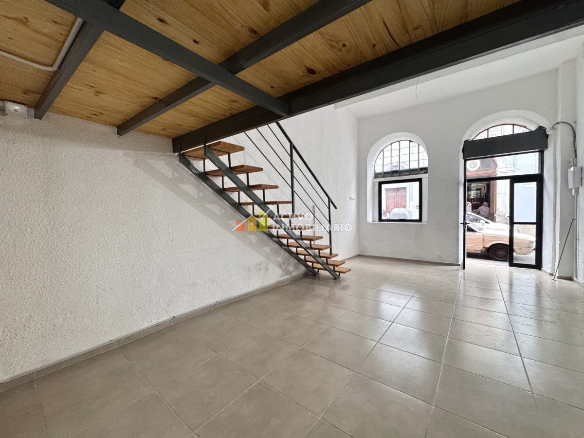 Alquiler local comercial a pie de calle - Ciudad Vieja · Foto 7