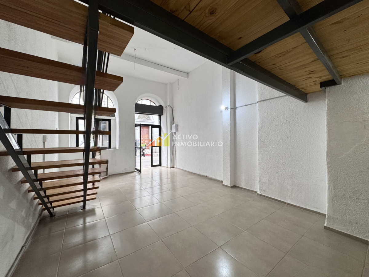 Alquiler local comercial a pie de calle - Ciudad Vieja · Foto 9