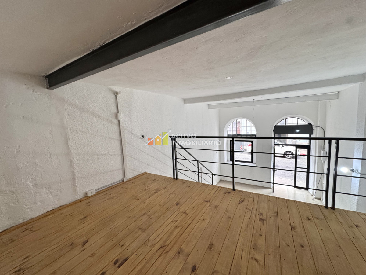 Alquiler local comercial a pie de calle - Ciudad Vieja · Foto 12