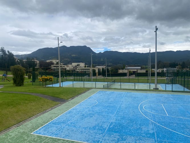 Casa de 4 alcobas en venta en La Violeta, Sopó, 570 m² · foto 2 de 24