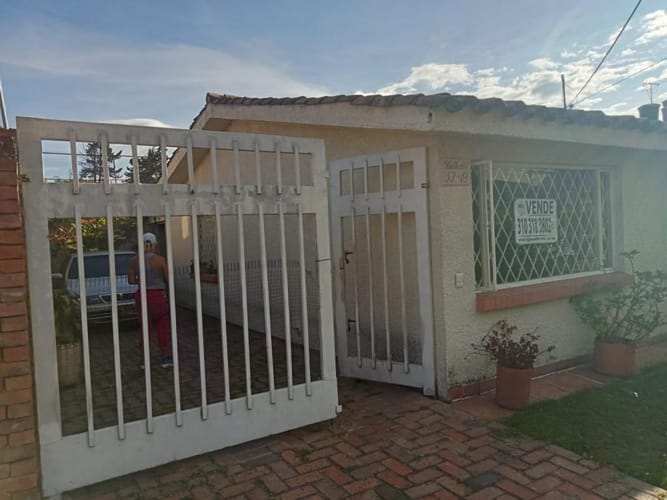 Casa en venta en Alhambra, Bogotá · foto 3 de 24