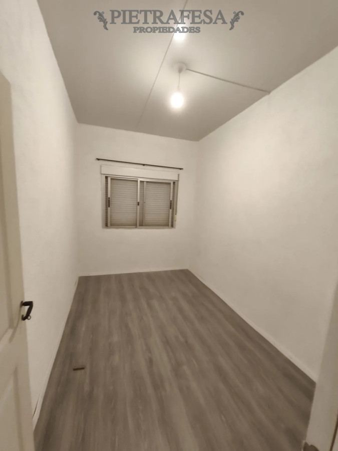 Casa en alquiler, 2 dormitorios, 2 baños, patio con parrillero, cochera. Shangrila. · Foto 8