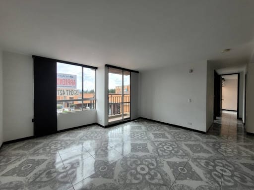 Apartamento de 3 alcobas en arriendo en Conjunto Residencial Zaragoza Ii, Madrid, 50 m² · foto 3 de 16