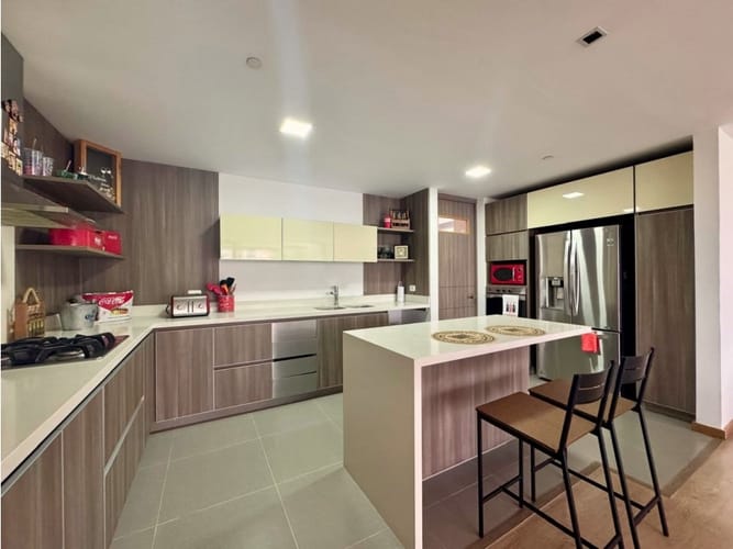 Apartamento de 3 alcobas en venta en Loma Del Esmeraldal, Envigado, 167 m² · foto 3 de 24