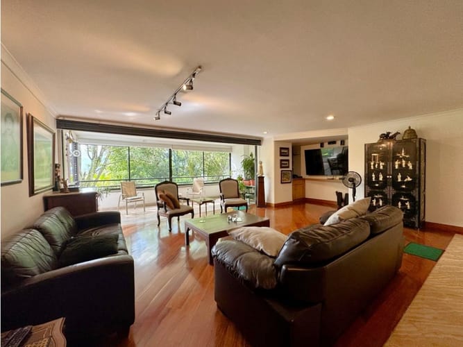 Apartamento de 3 alcobas en venta en Los Balsos, Medellín, 202 m² · foto 2 de 21
