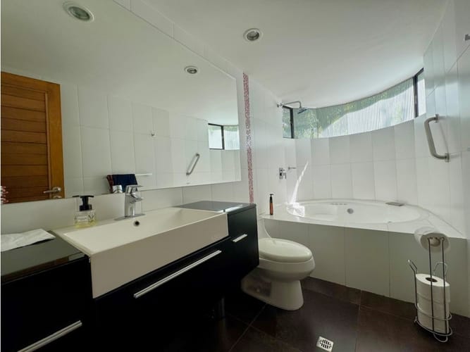 Apartamento de 3 alcobas en venta en Los Balsos, Medellín, 202 m² · foto 13 de 21