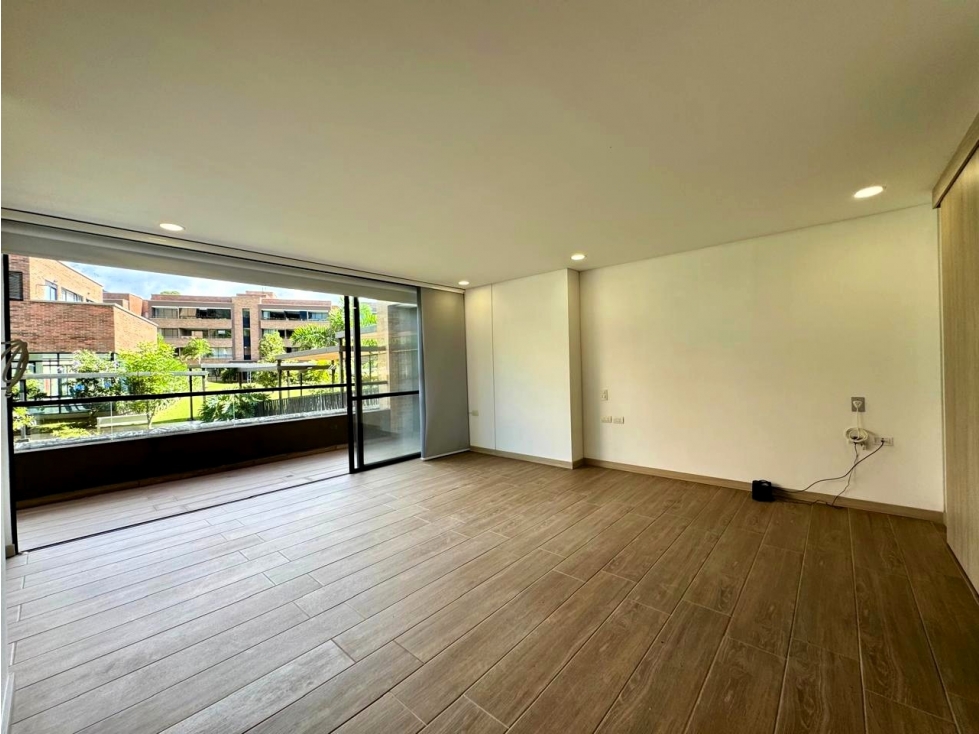 Apartamento en venta en Loma Del Escobero, Envigado · foto 5 de 24