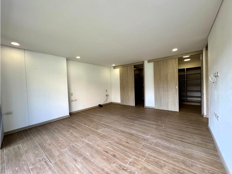 Apartamento en venta en Loma Del Escobero, Envigado · foto 14 de 24