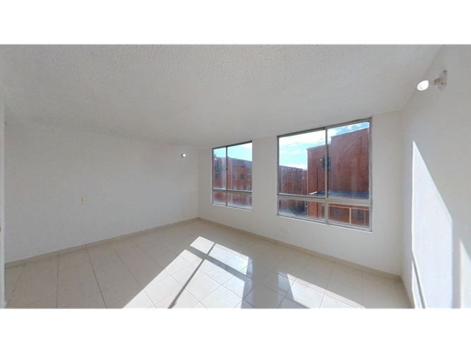 Apartamento de 3 alcobas en venta en Cr. La Finca Sm 9, Madrid, 68 m² · foto 2 de 22