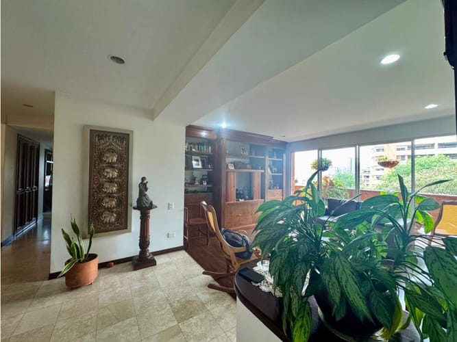 Apartamento de 3 alcobas en venta en Los Balsos, Medellín, 167 m² · foto 2 de 24