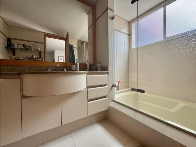 Apartamento de 3 alcobas en venta en Los Balsos, Medellín, 167 m² · foto 12 de 24